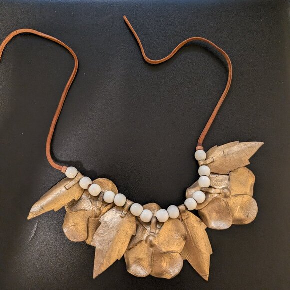 Vintage Gold Leather Flower Necklace - Picture 3 of 3